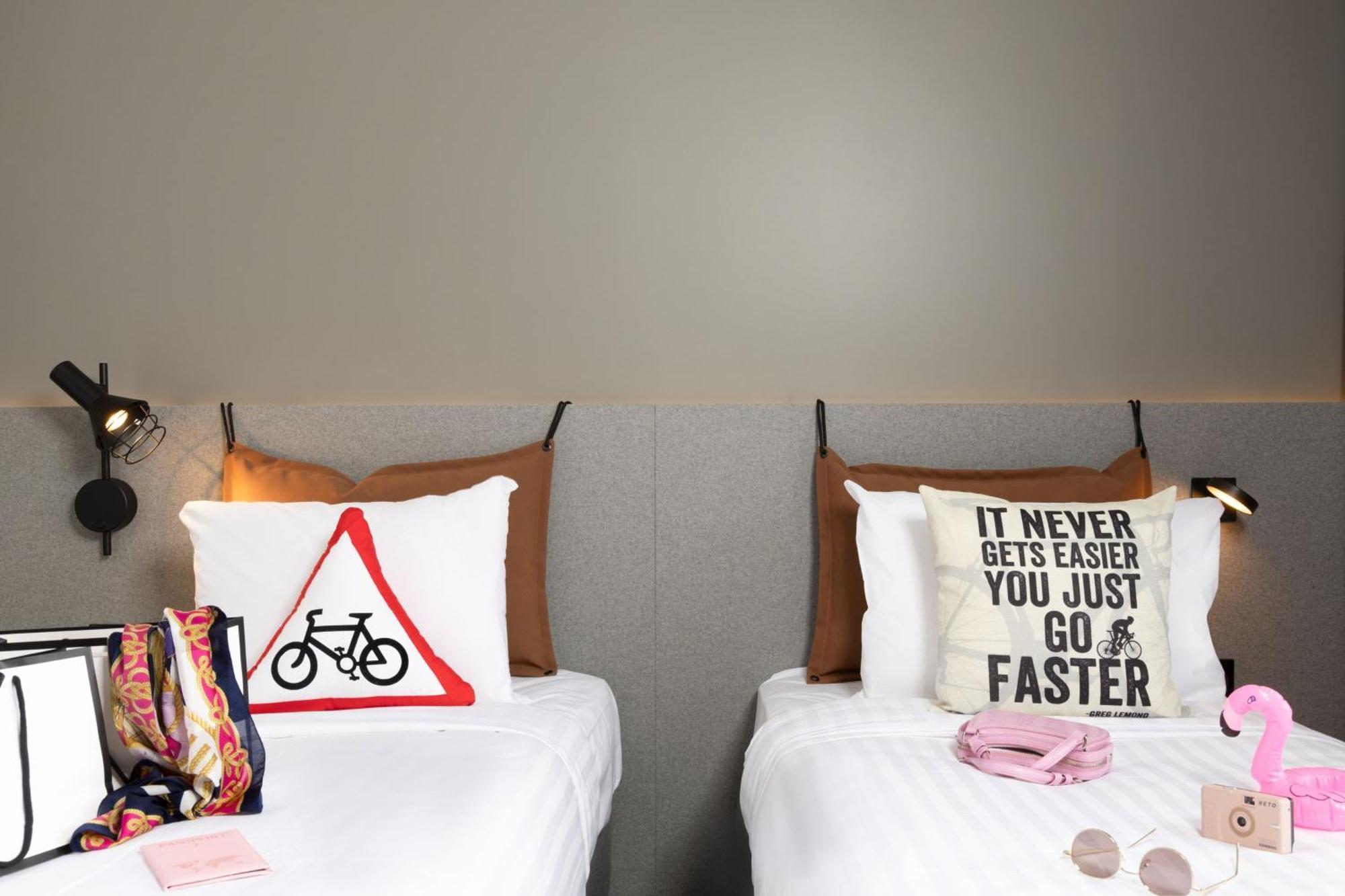 Moxy Paris Кламар Экстерьер фото