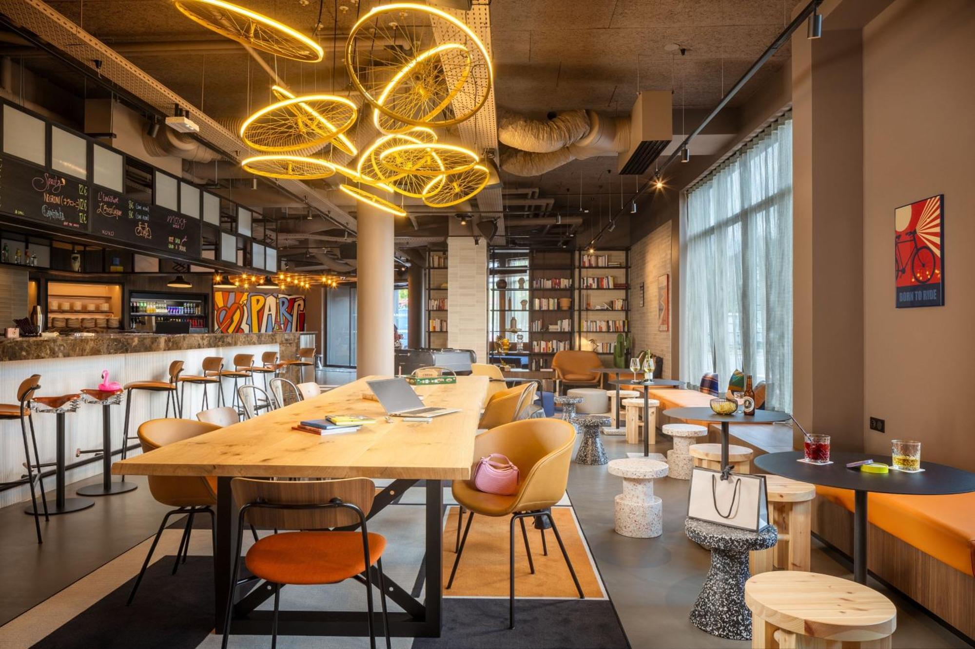 Moxy Paris Кламар Экстерьер фото