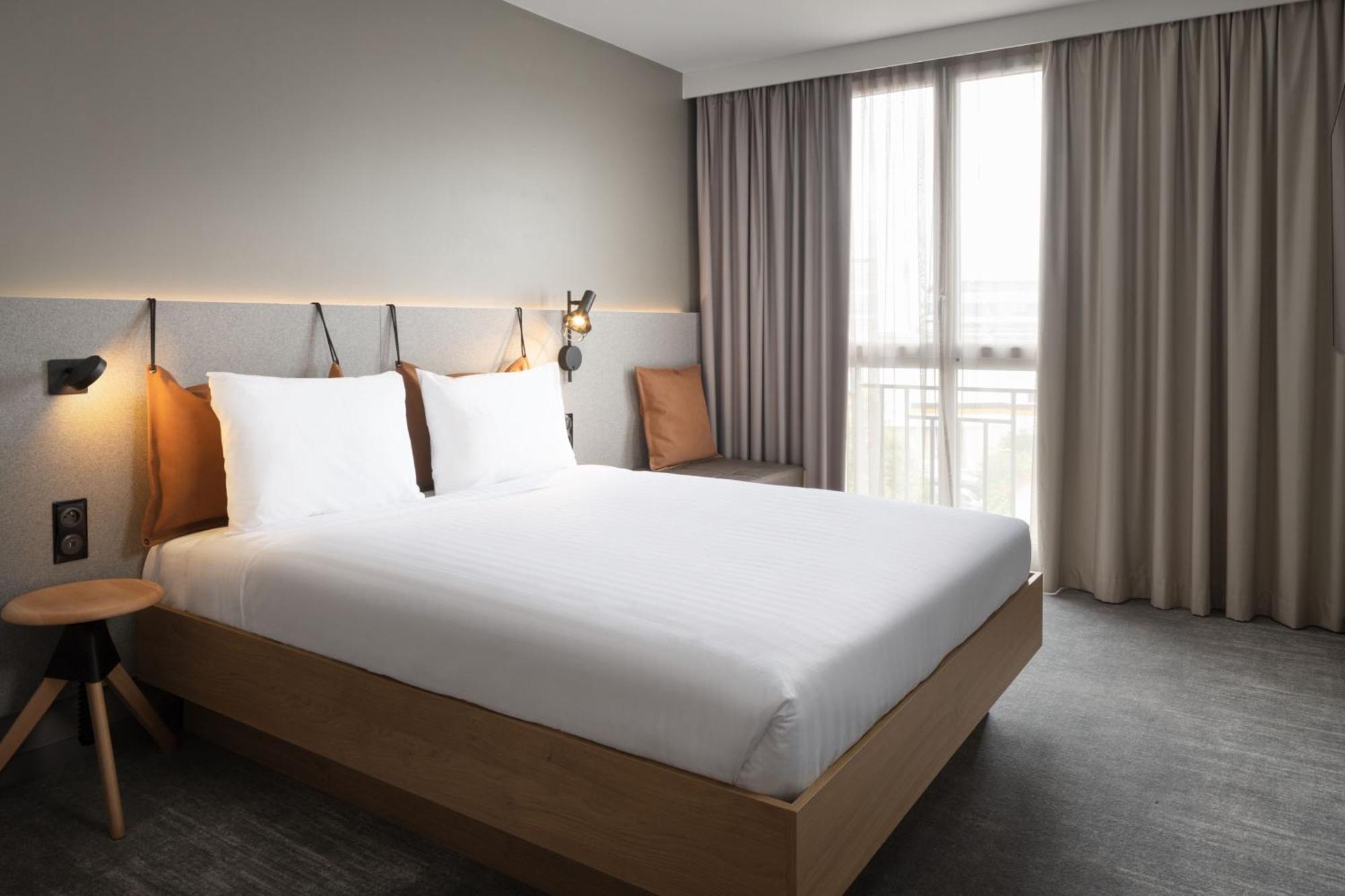 Moxy Paris Кламар Экстерьер фото