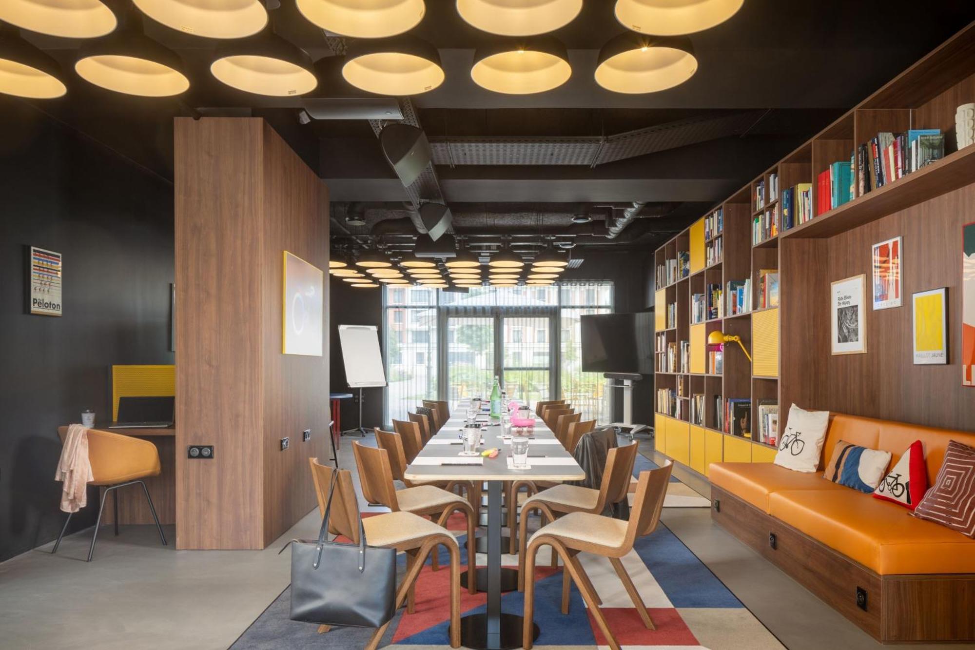 Moxy Paris Кламар Экстерьер фото