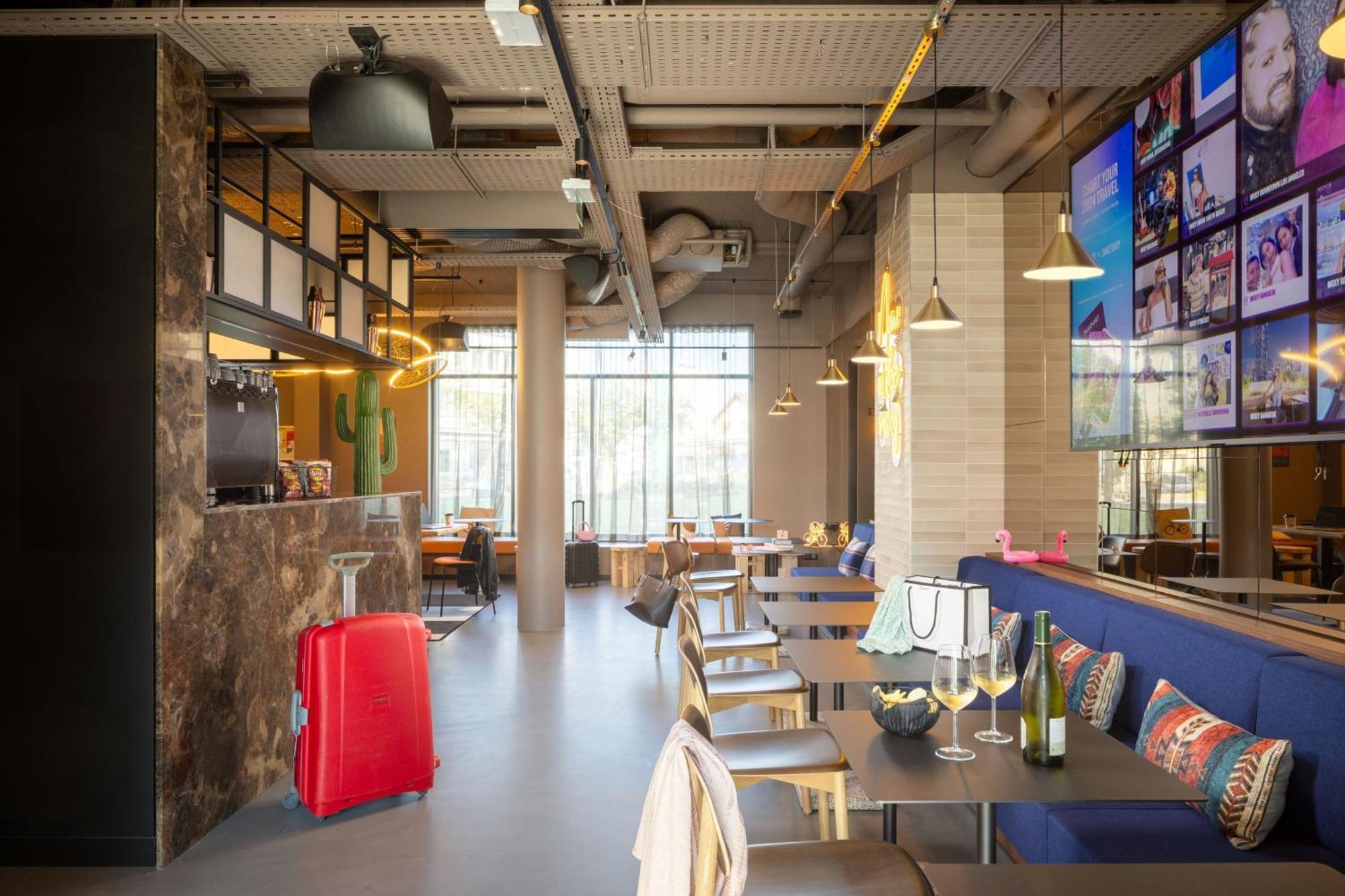 Moxy Paris Кламар Экстерьер фото
