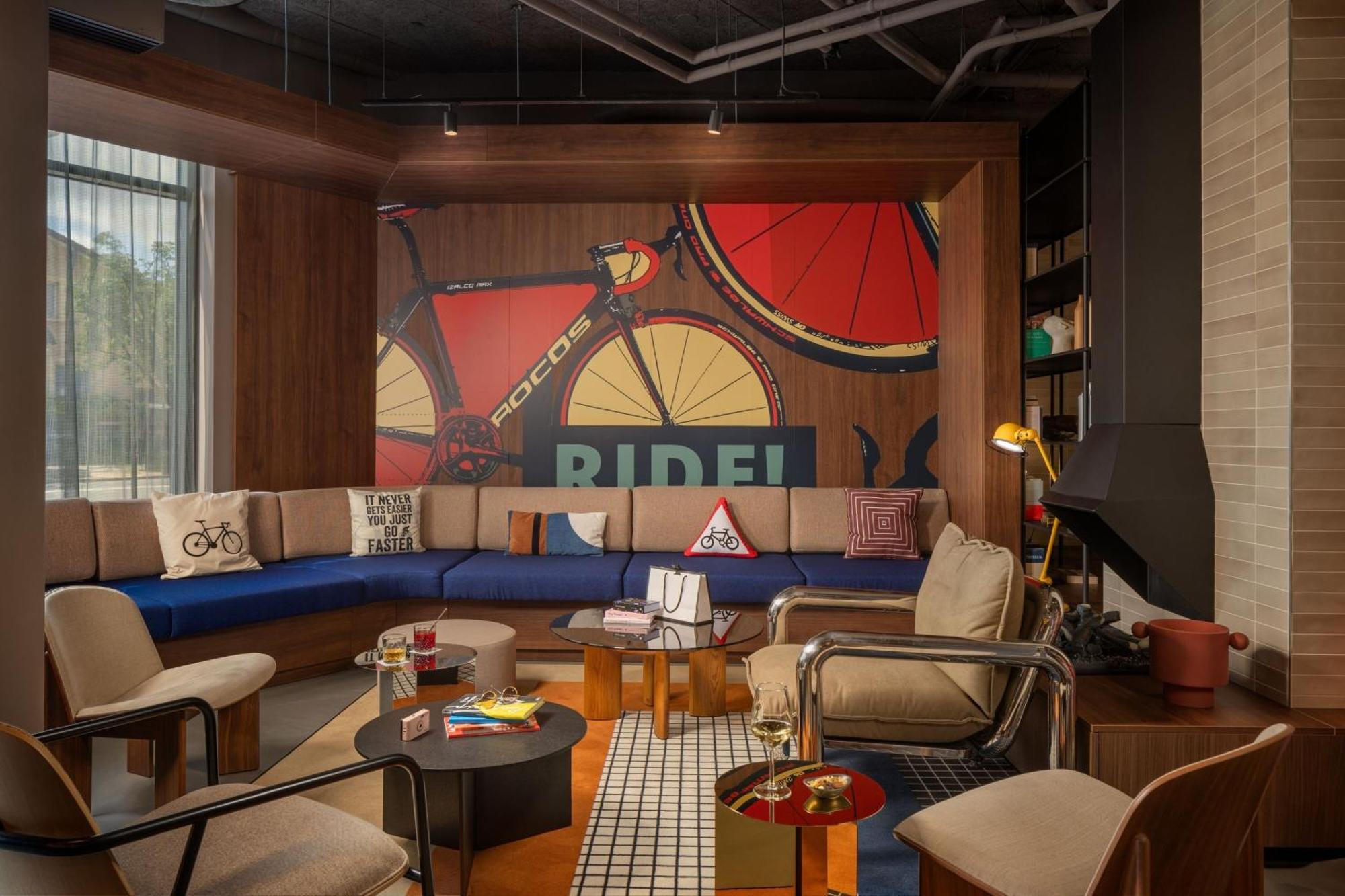 Moxy Paris Кламар Экстерьер фото