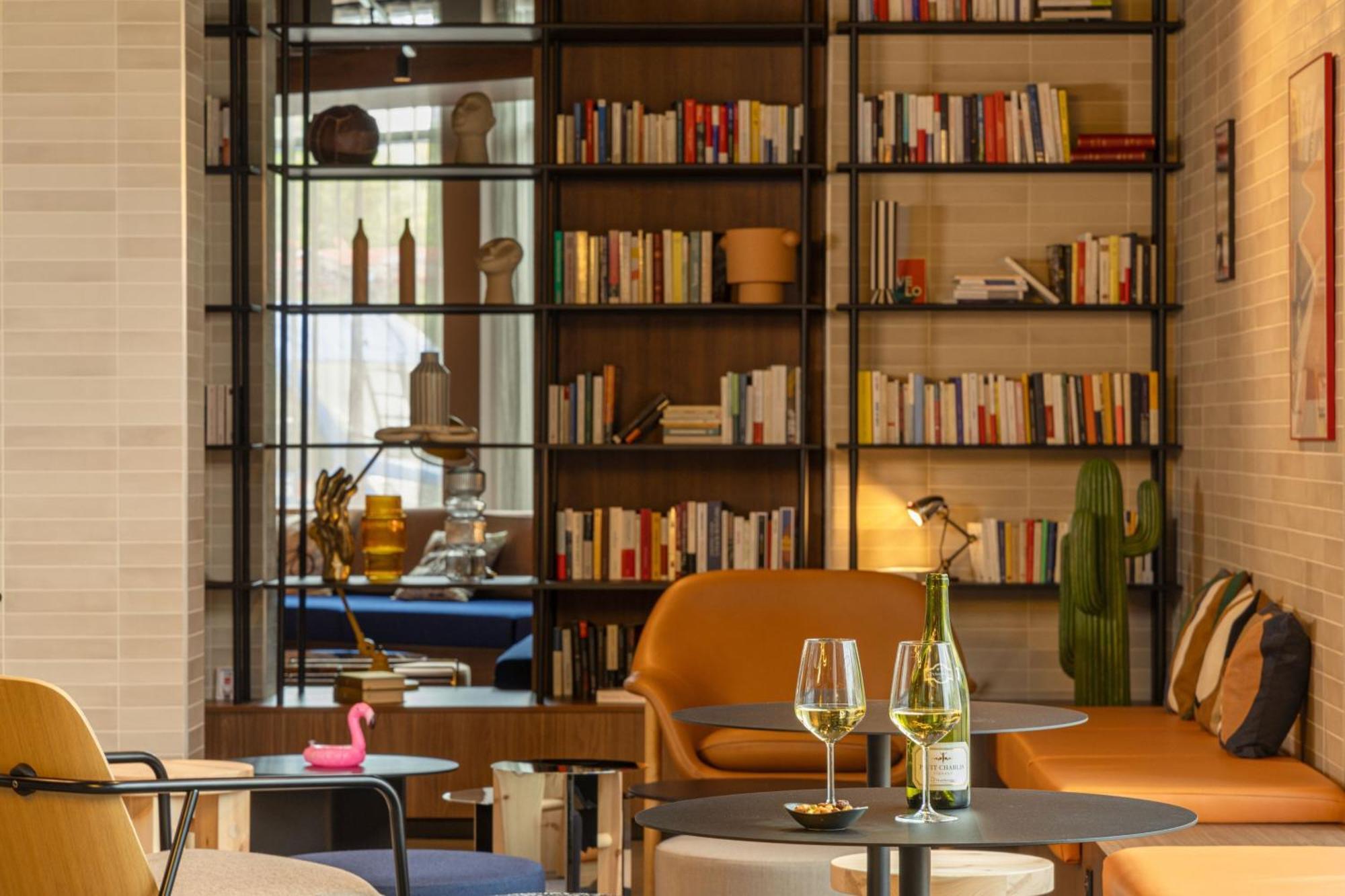 Moxy Paris Кламар Экстерьер фото