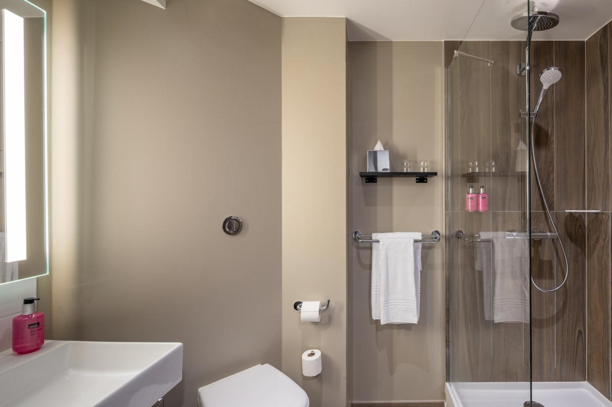 Moxy Paris Кламар Экстерьер фото