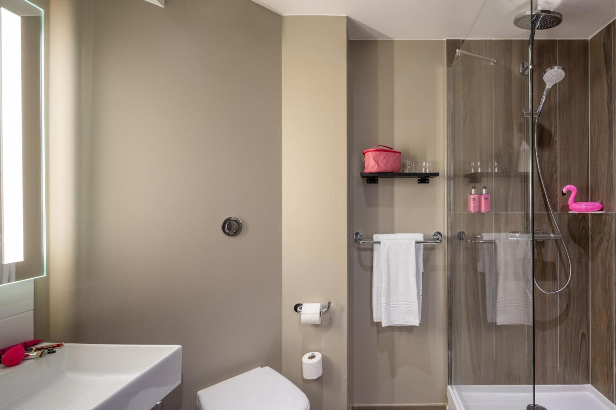 Moxy Paris Кламар Экстерьер фото