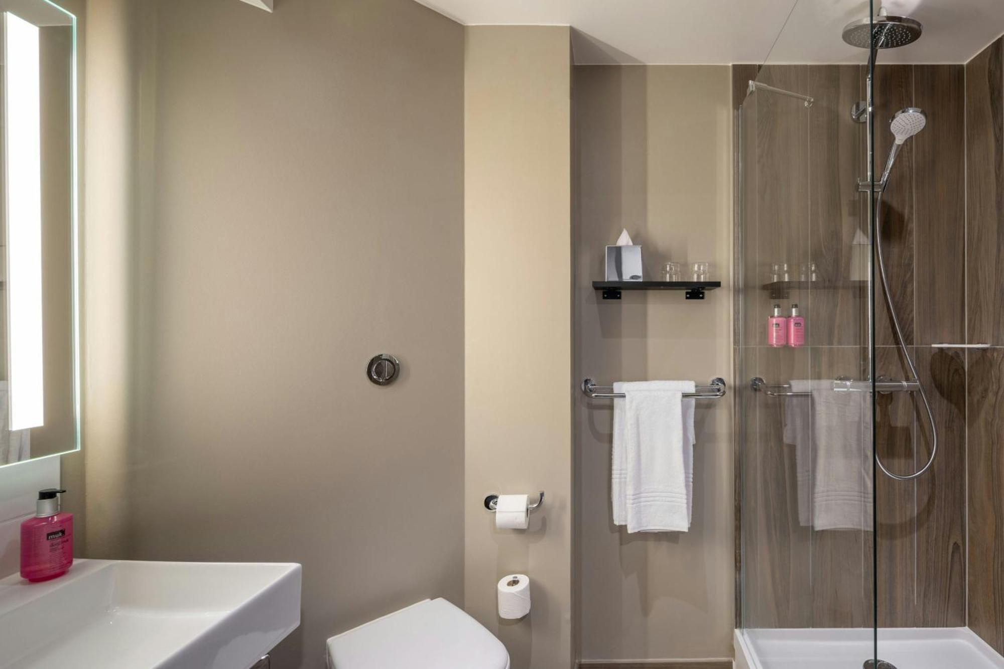 Moxy Paris Кламар Экстерьер фото