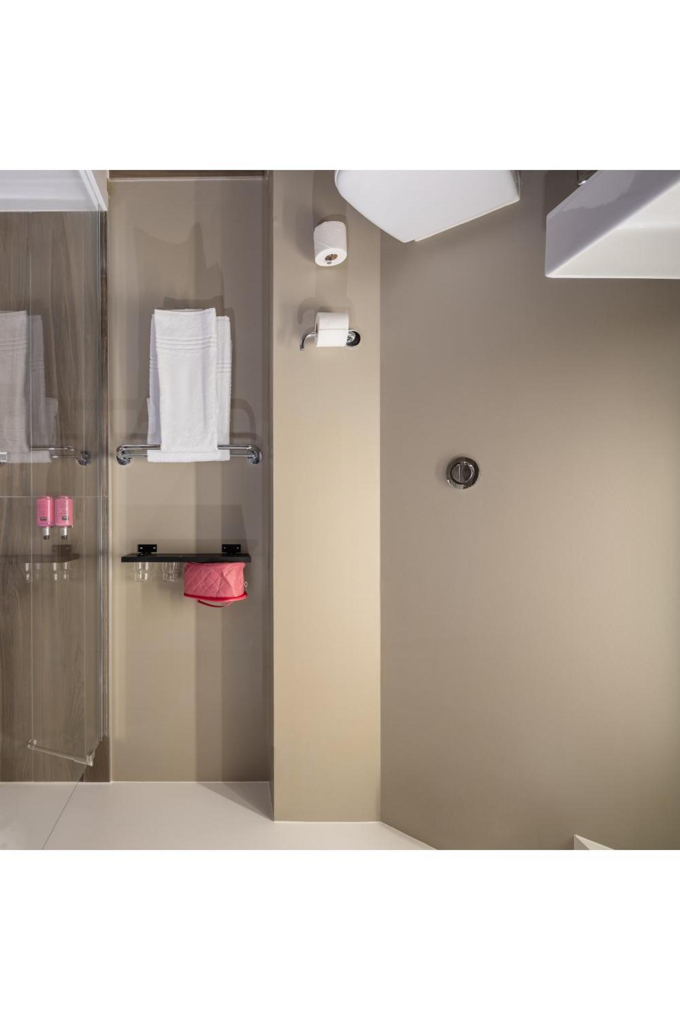 Moxy Paris Кламар Экстерьер фото